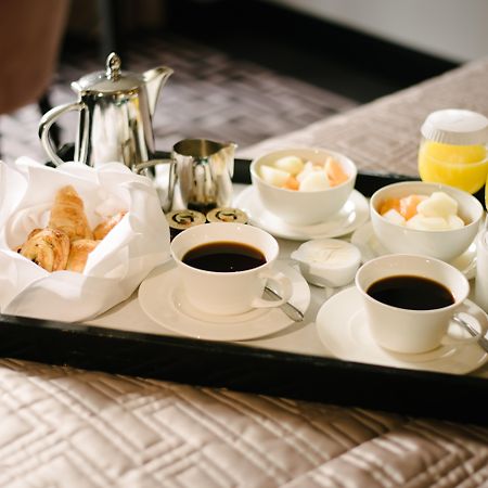 The Fitzwilliam Hotel Belfast Exteriör bild Room service
