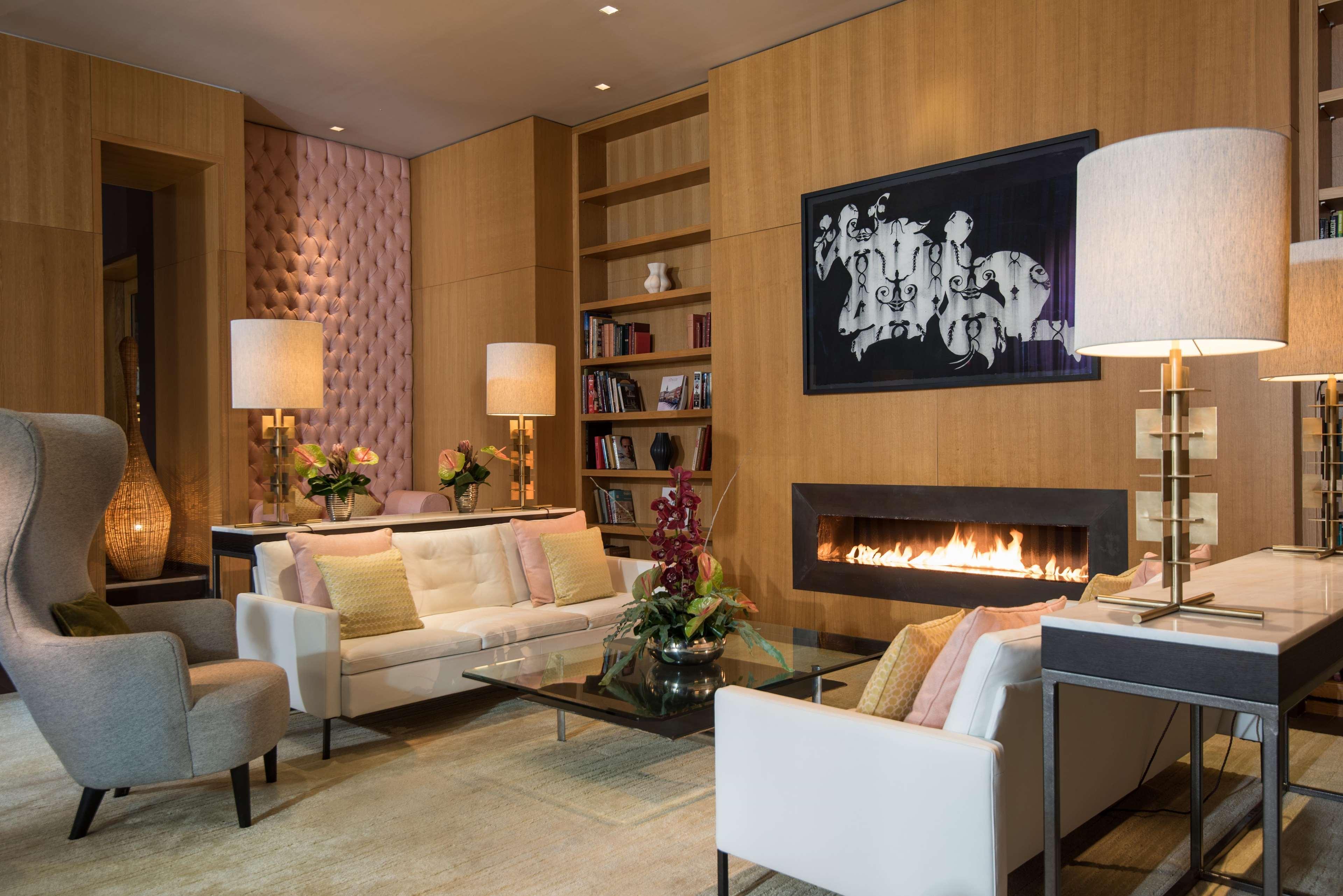 The Fitzwilliam Hotel Belfast Exteriör bild A living room