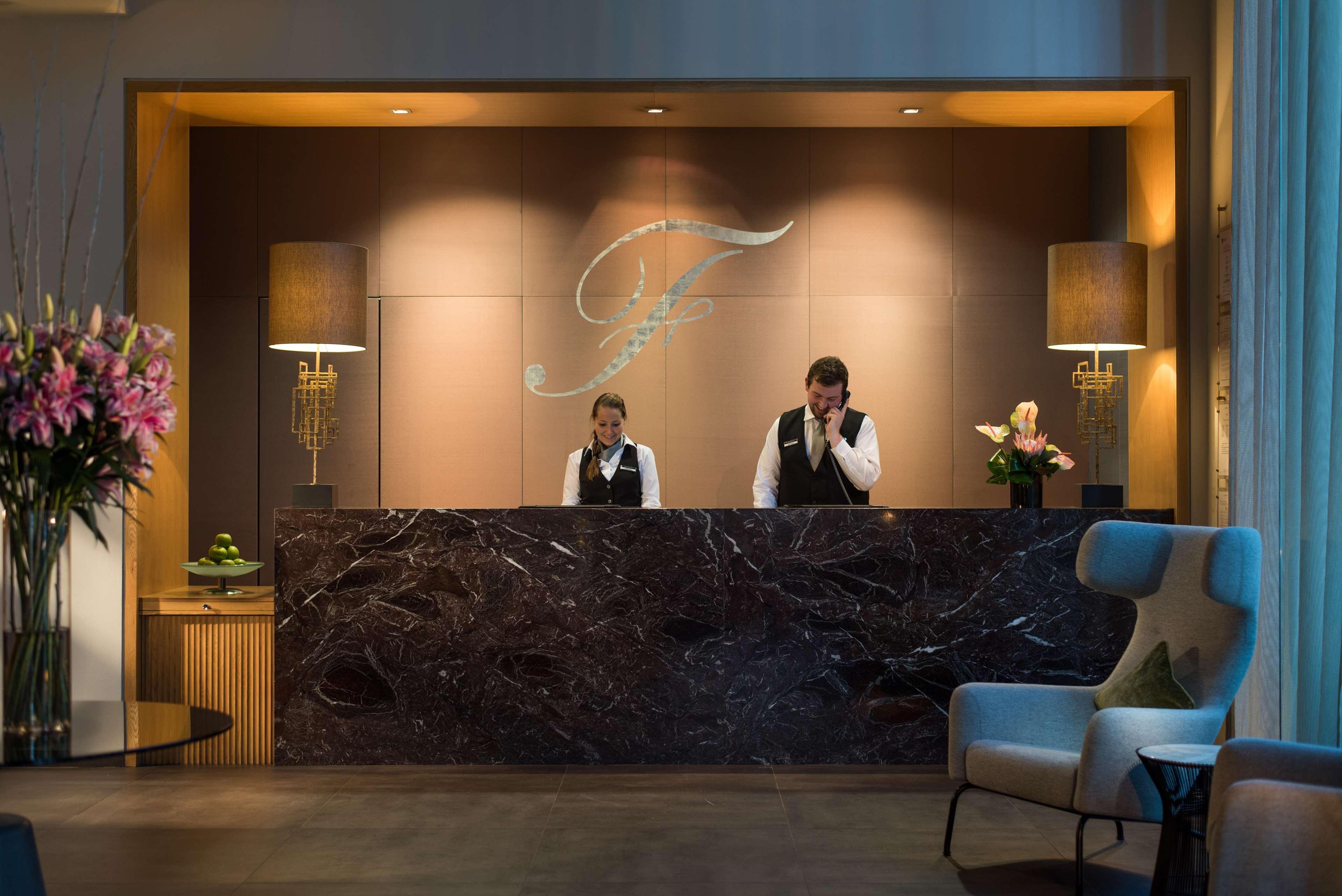 The Fitzwilliam Hotel Belfast Exteriör bild The hotel's lobby