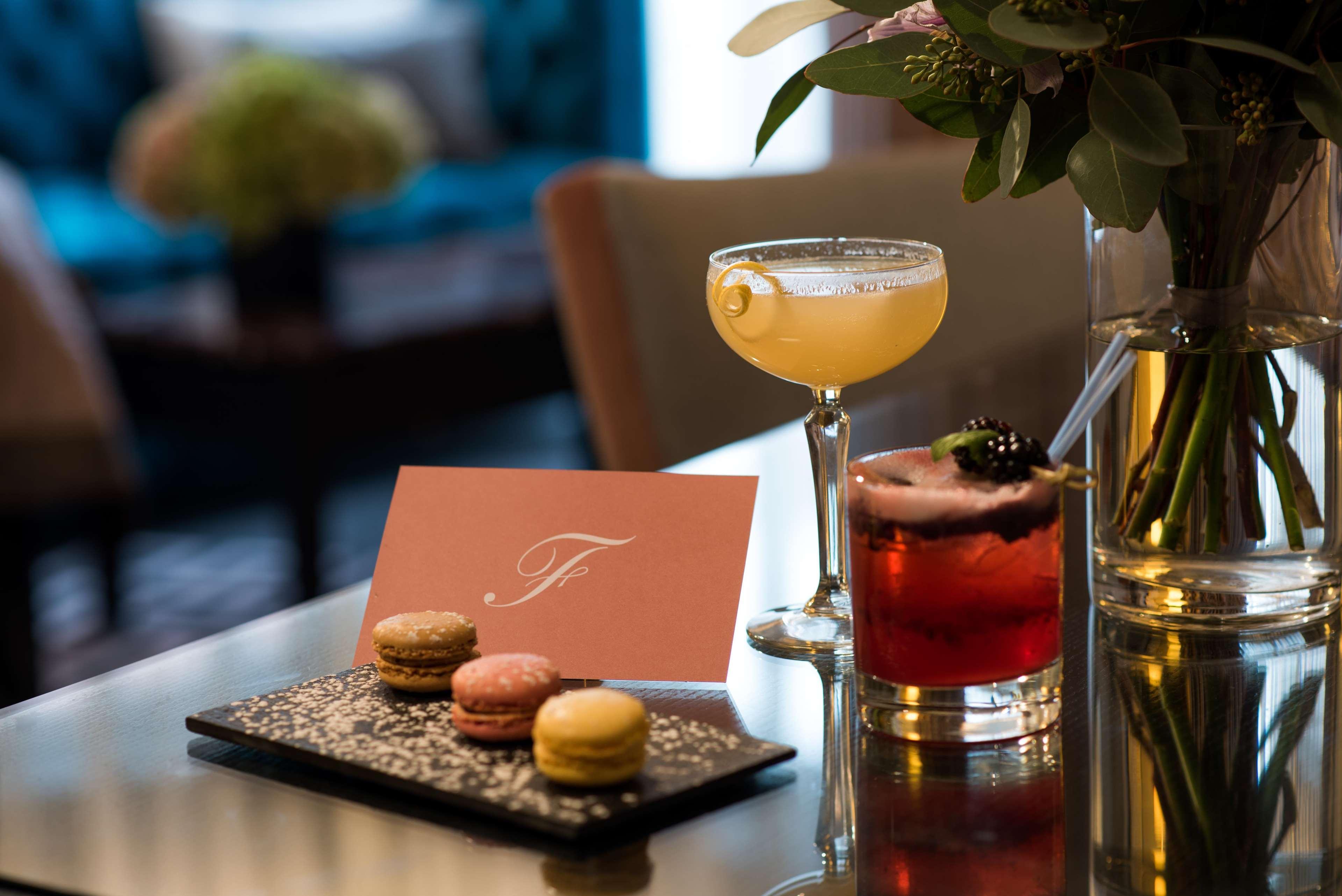 The Fitzwilliam Hotel Belfast Exteriör bild The Terrace Bar