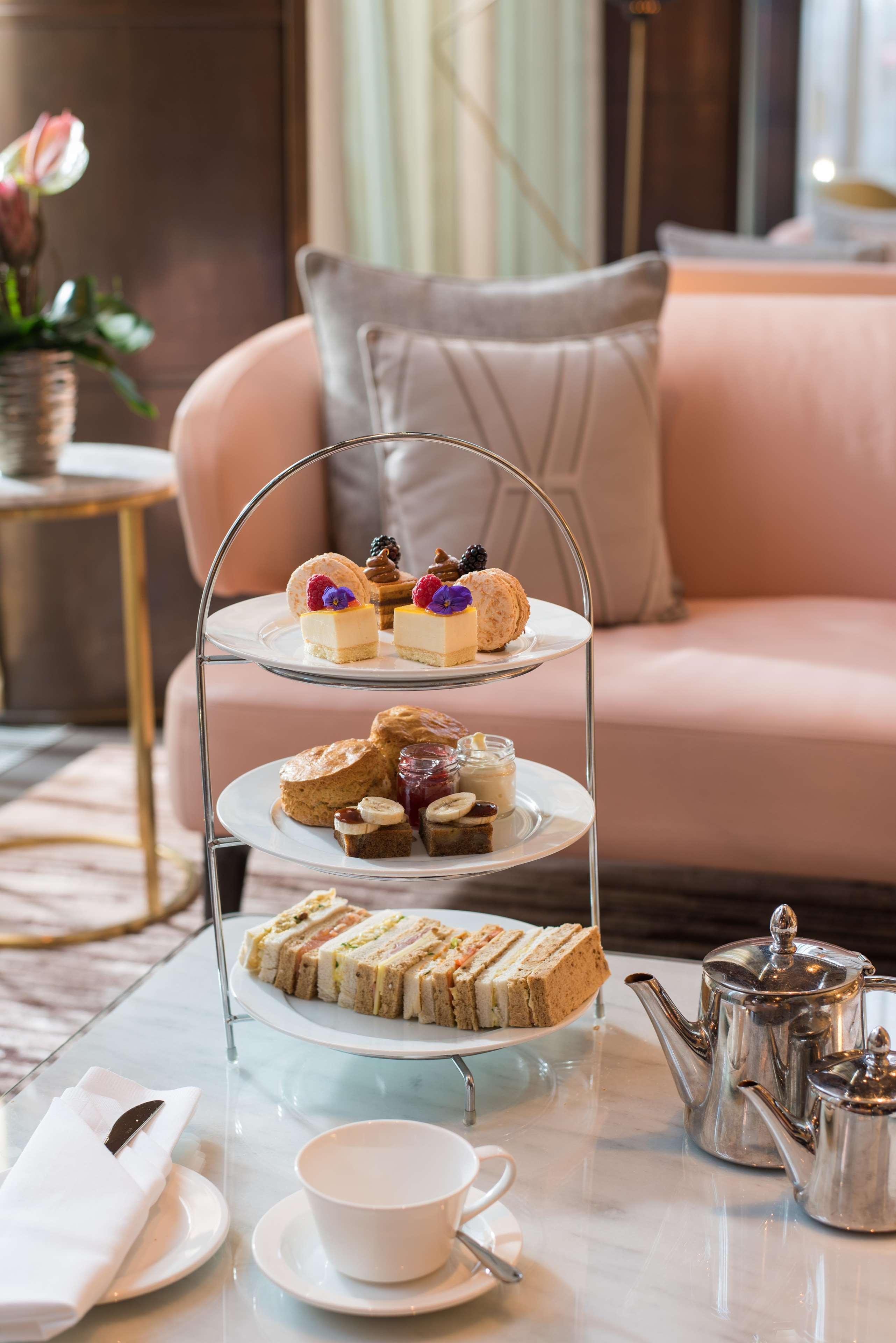 The Fitzwilliam Hotel Belfast Exteriör bild Afternoon tea at The Ivy, St John's Wood