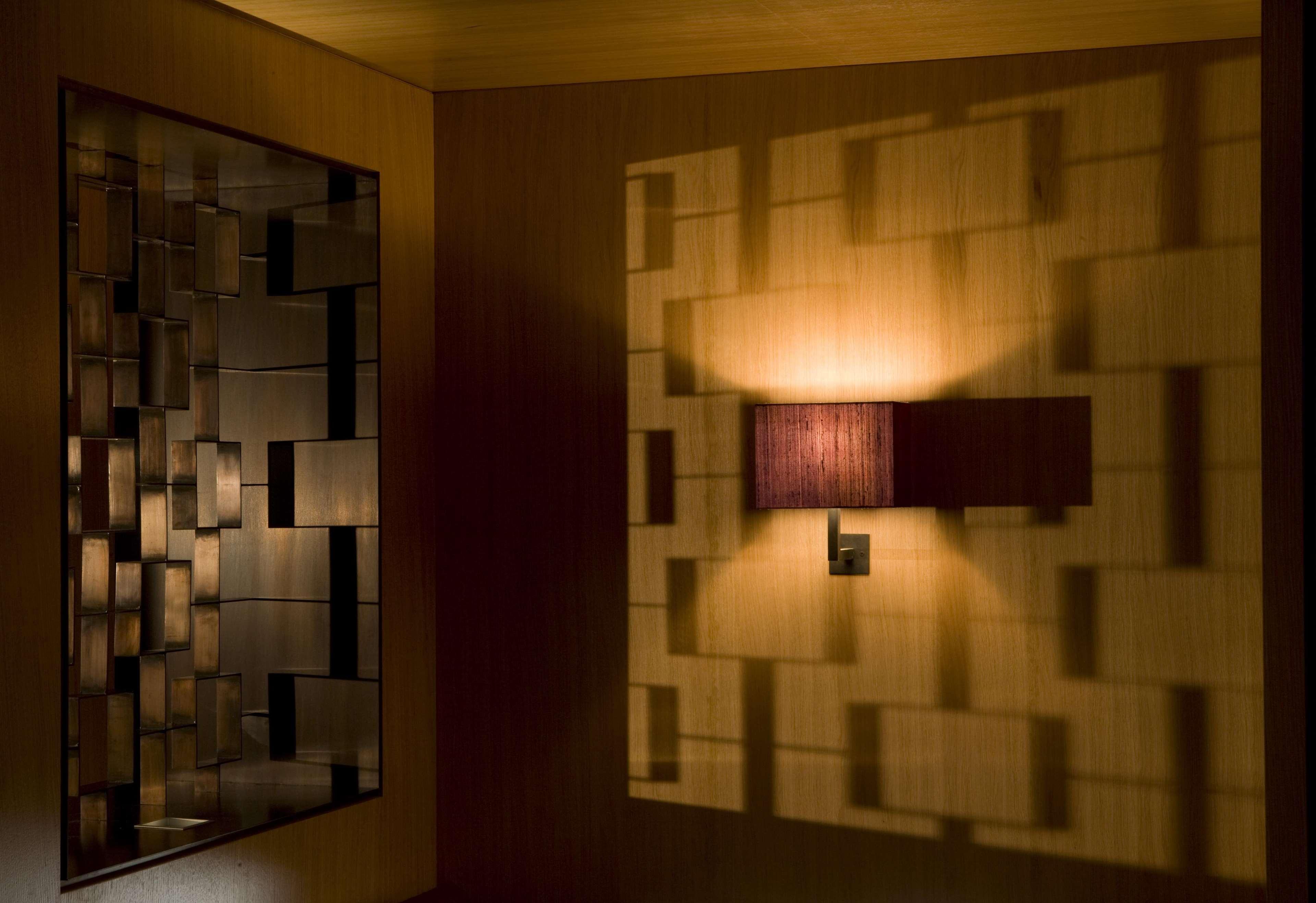 The Fitzwilliam Hotel Belfast Exteriör bild A wall light