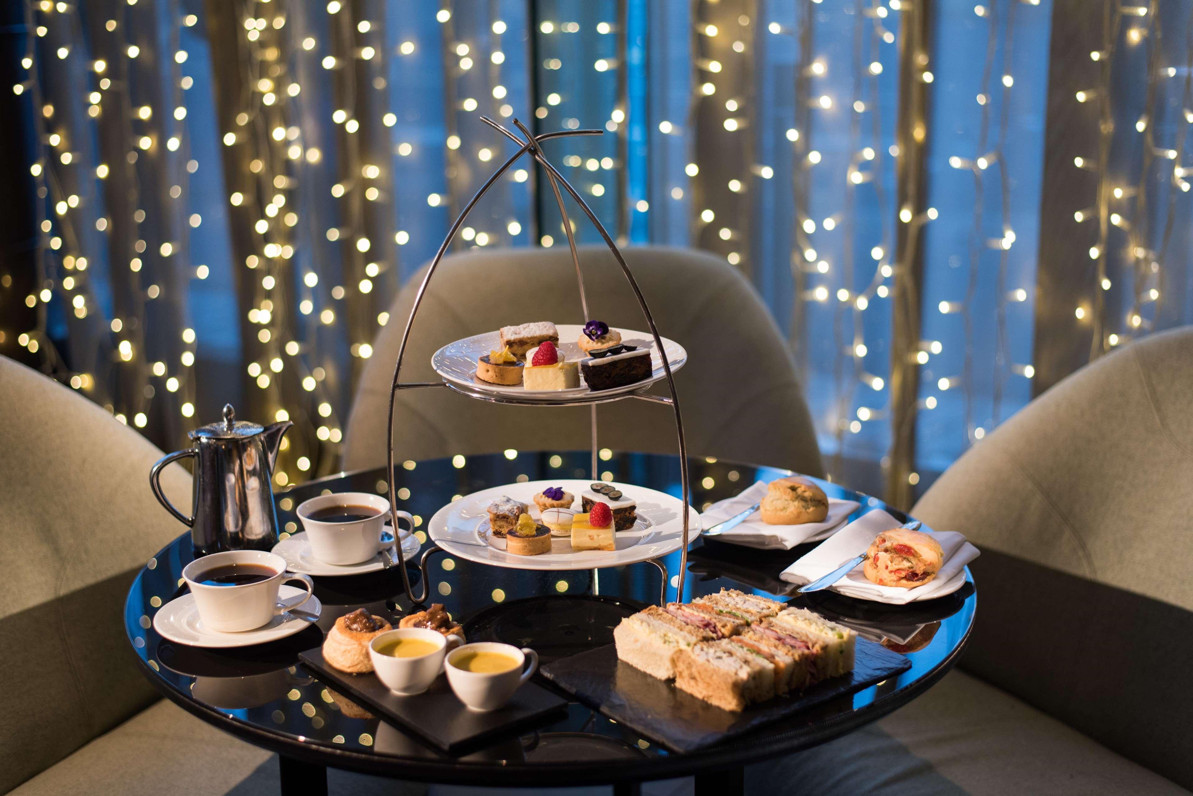 The Fitzwilliam Hotel Belfast Exteriör bild Afternoon tea at the Mandarin Oriental, London