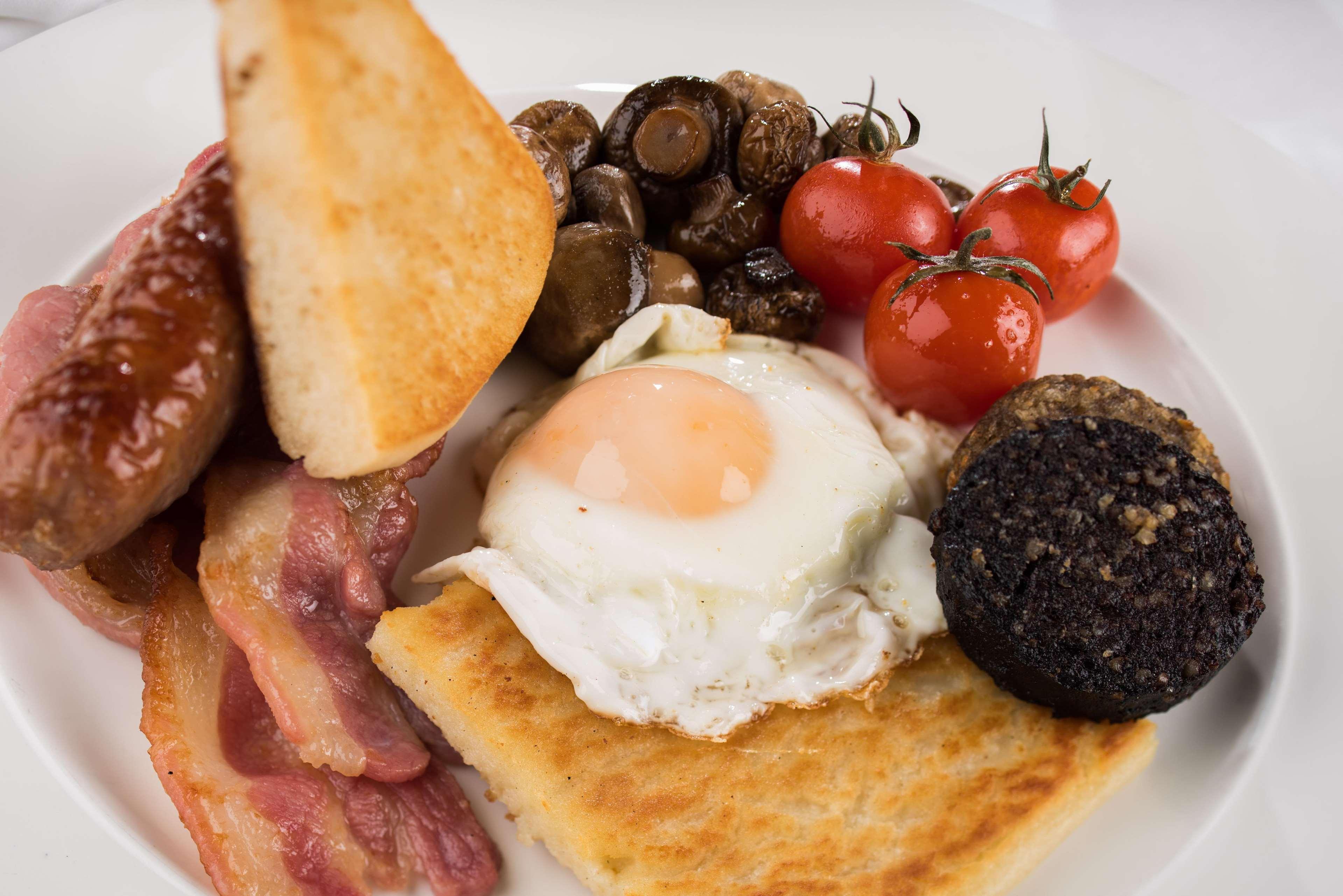 The Fitzwilliam Hotel Belfast Exteriör bild A Scottish breakfast