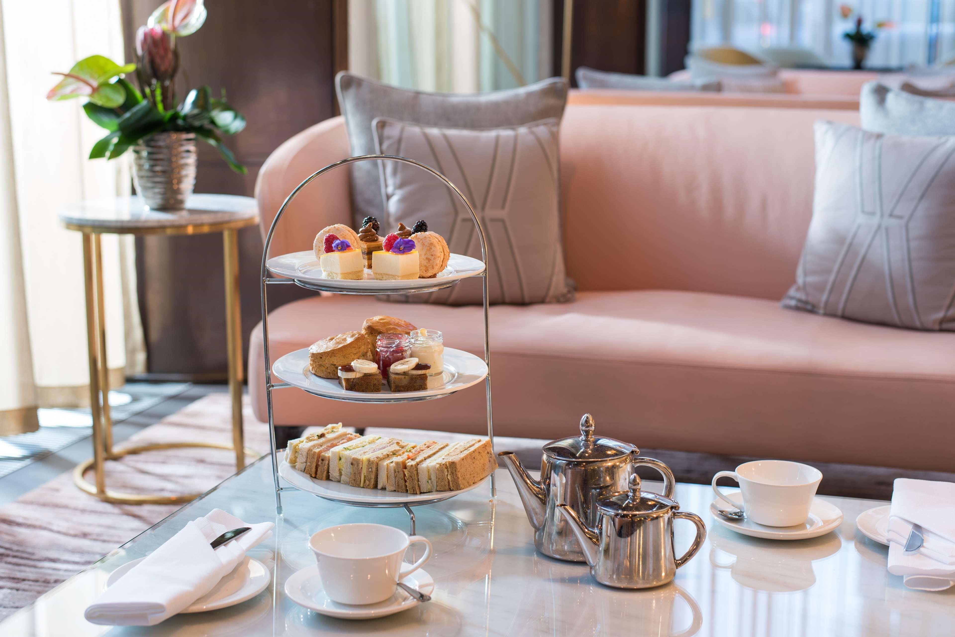 The Fitzwilliam Hotel Belfast Exteriör bild Afternoon tea at the Mandarin Oriental, Munich